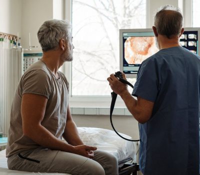 Végbélrák tünetei és korai jelei: ne halogassa a kivizsgálást